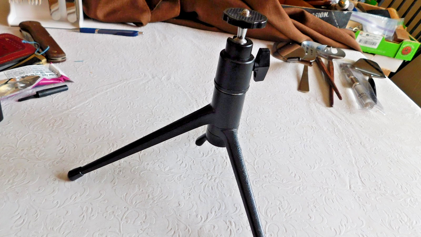 VINTAGE LEITZ WETZLAR GERMANY TABLE TOP CAMERA TRIPOD – VERY NICE!