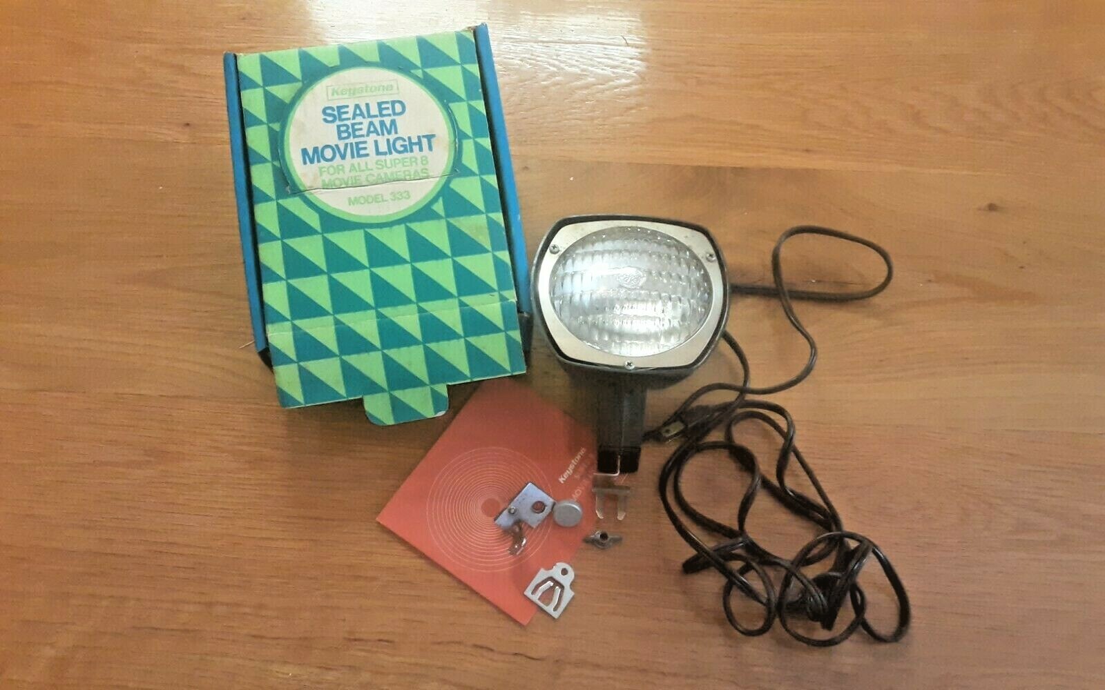 KEYSTONE SEALED BEAM MOVIE LIGHT VINTAGE FOR SUPER 8 MOVIE CAMERAS MODEL 333 NOS