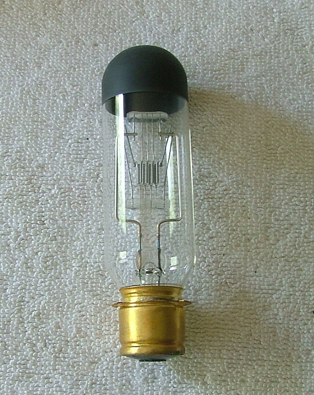 SYLVANIA PROJECTION LAMP ORD NO 300B2 300WATTS 120 VOLTS 2CC-8FILMED. PREF NOS