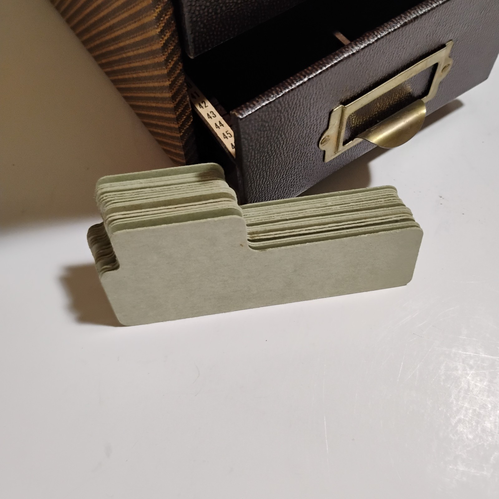 VINTAGE BARNETT & JAFFE SLIDE HOLDER CASE