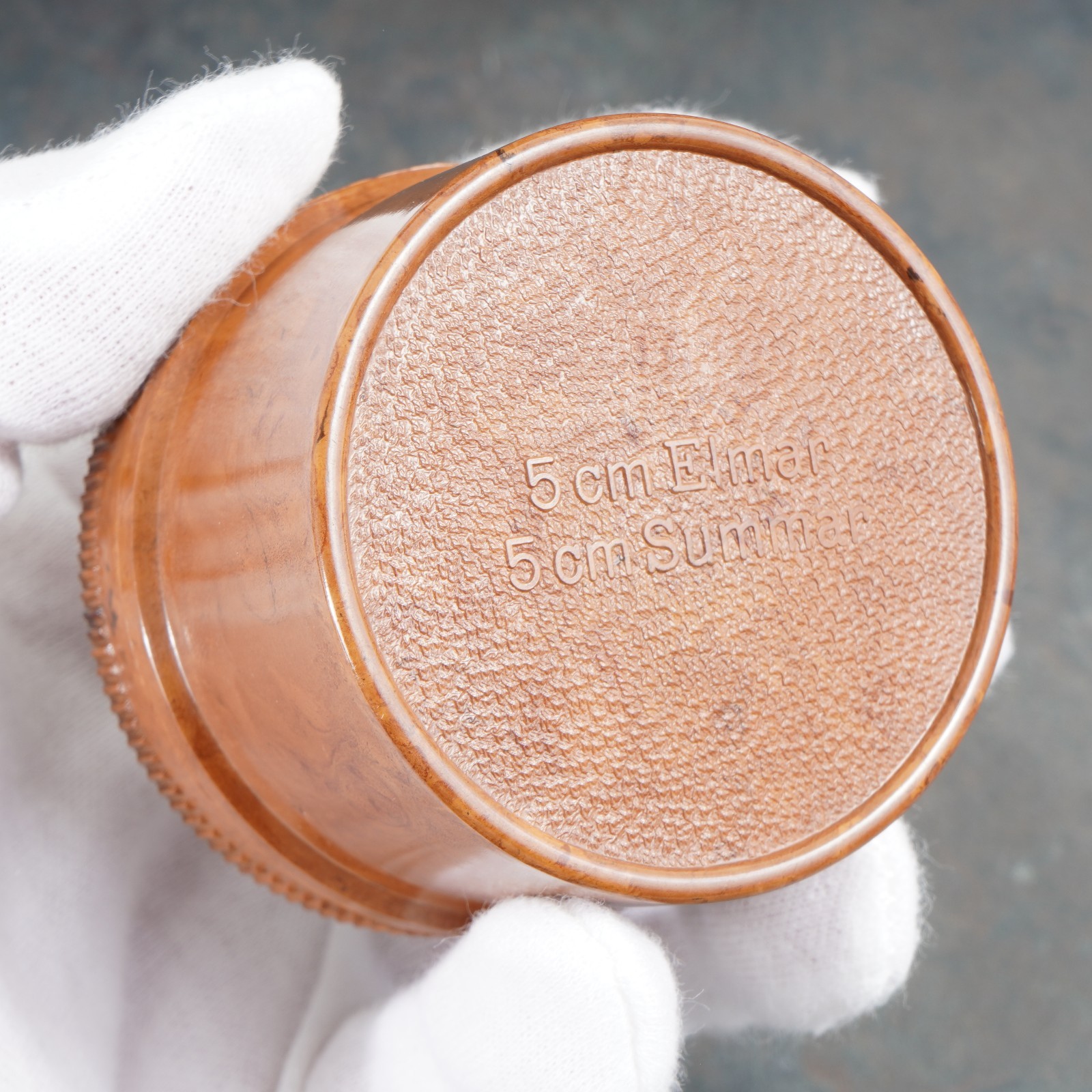 :[RARE – MINT] Leica Brown Bakelite Lens Case for Summar 50mm f/2 & Elmar f/3.5