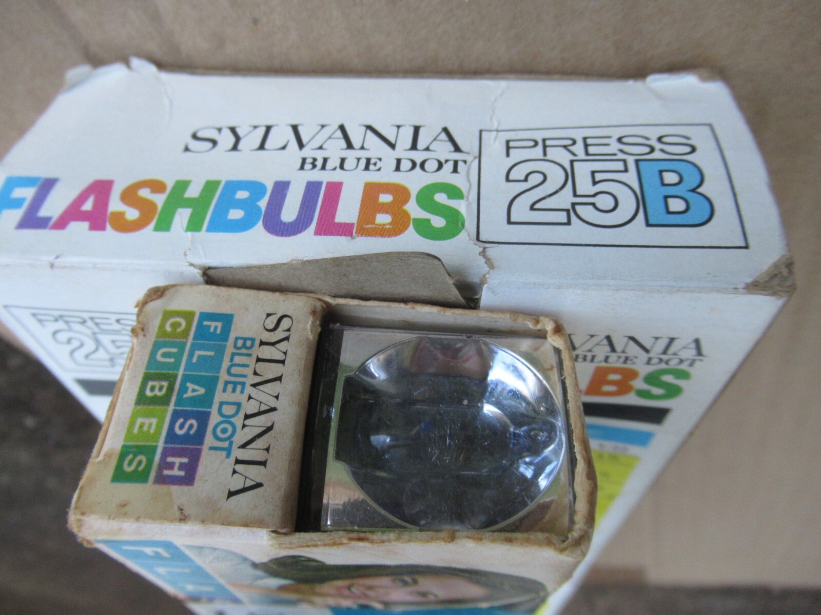 SYLVANIA Blue Dot 25B flashbulbs flash bulbs and flash cubes
