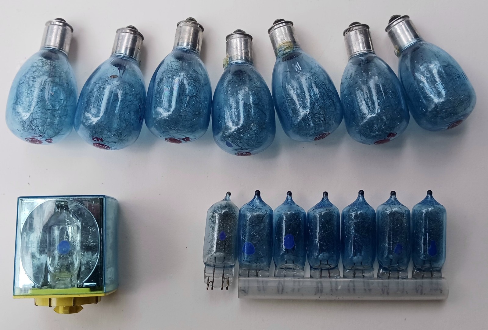 15 Peice Lot Sylvania Misc Size Flash Bulbs Blue Dot Camera Cube Vintage New GE