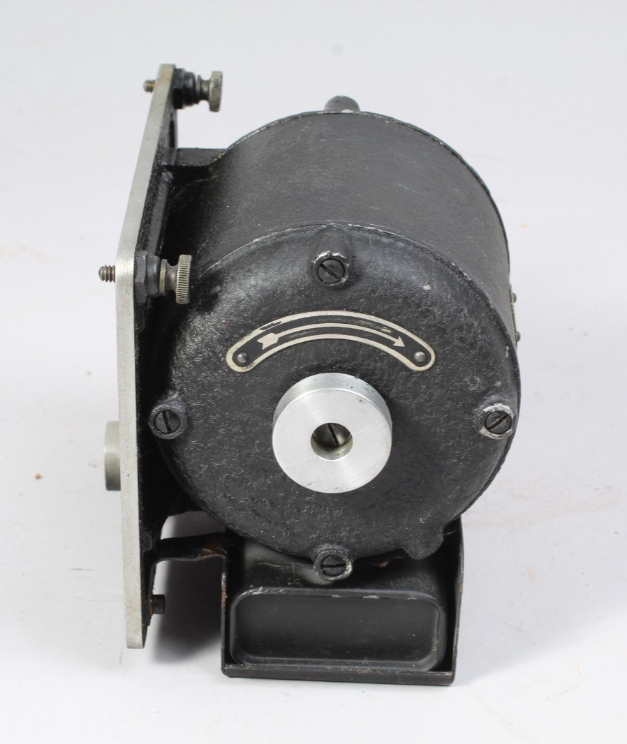 MITCHELL CAMERA MOTOR MODEL 1-R-47 FOR 35MM MOVIE CAMERA 110V 60 CYCLE PHASE 1
