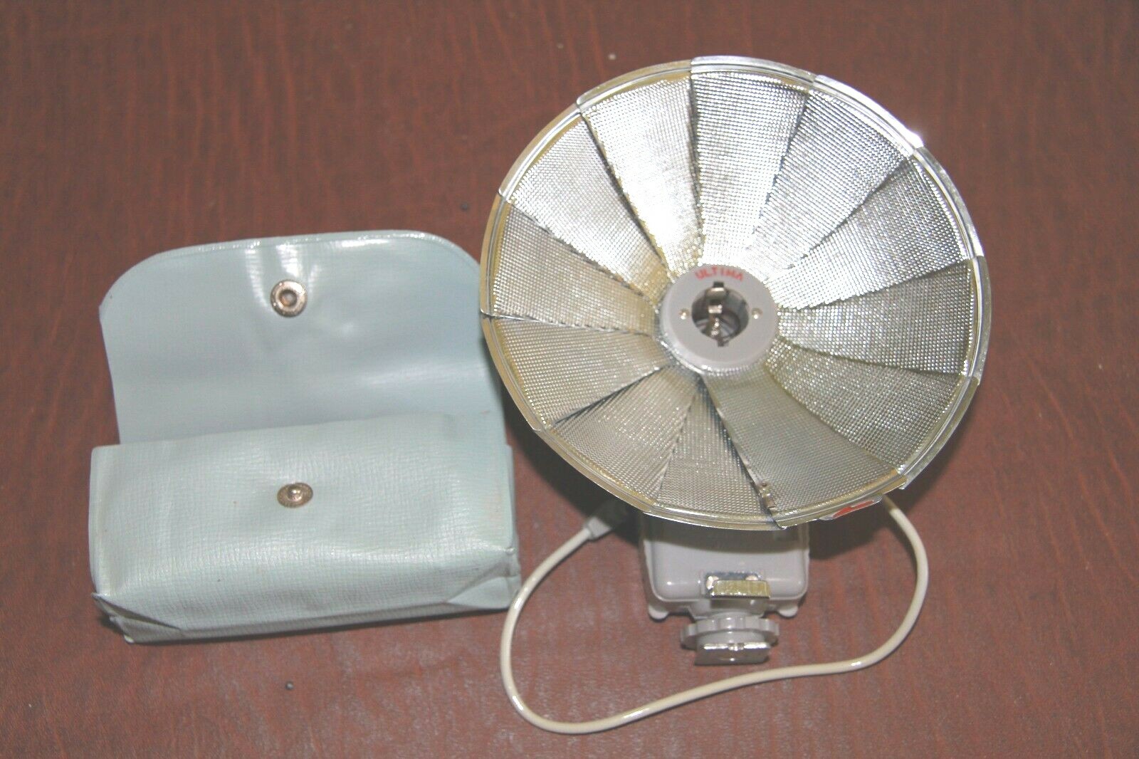 VINTAGE ULTIMA FLASH UNIT WITH CASE – FROM THE ’50S! – EXCELLENT CONDITION