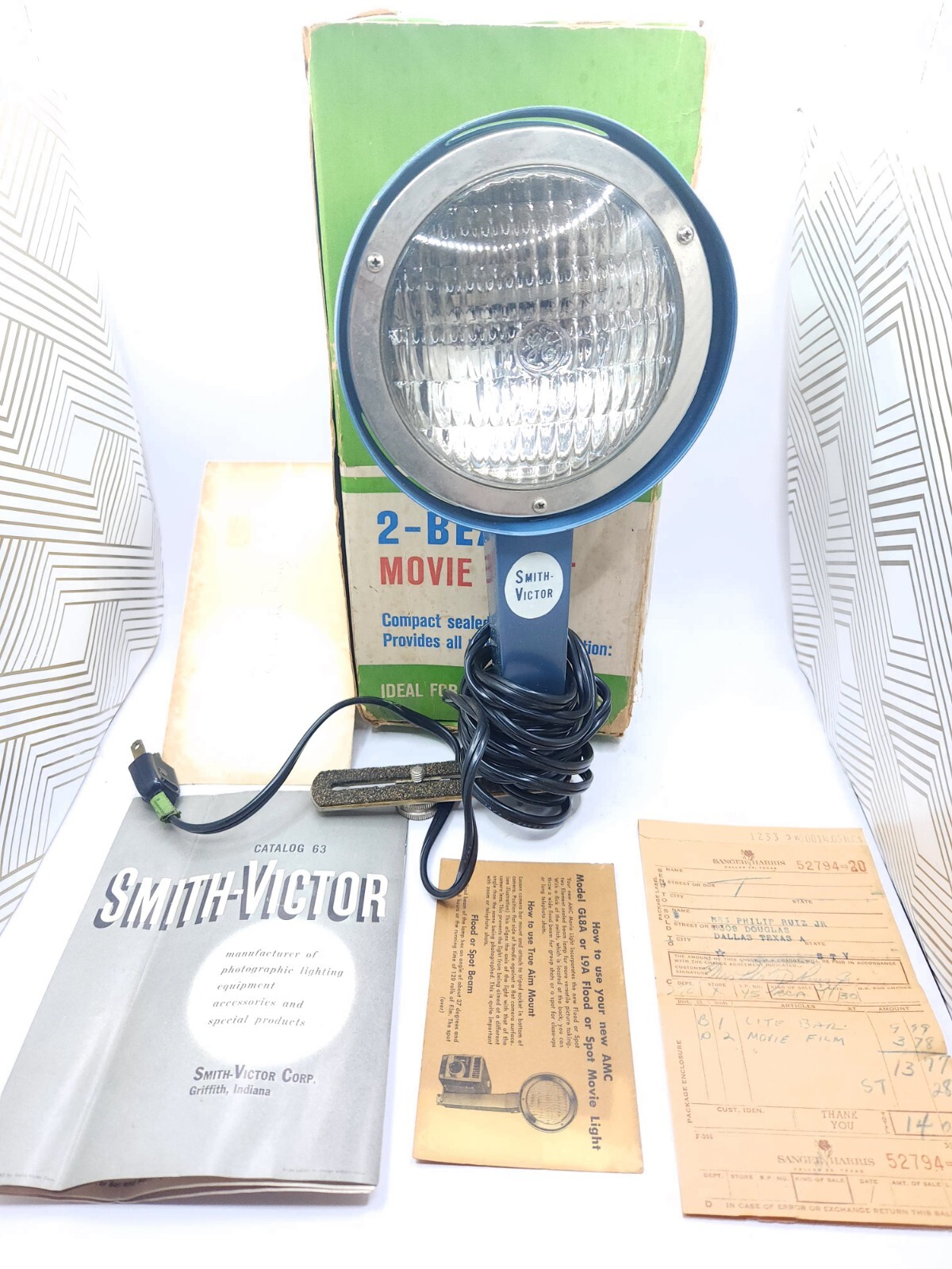 Vintage Spotlight Photography 650 Watt Hand Held Spotlight AMC L9A 120 Volt