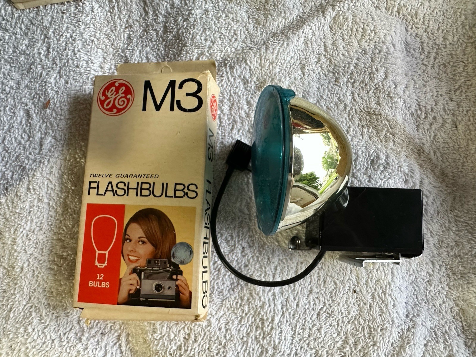 Vintage Polaroid Model 268 M3 Flashbulb Attachment With Extra Bulbs