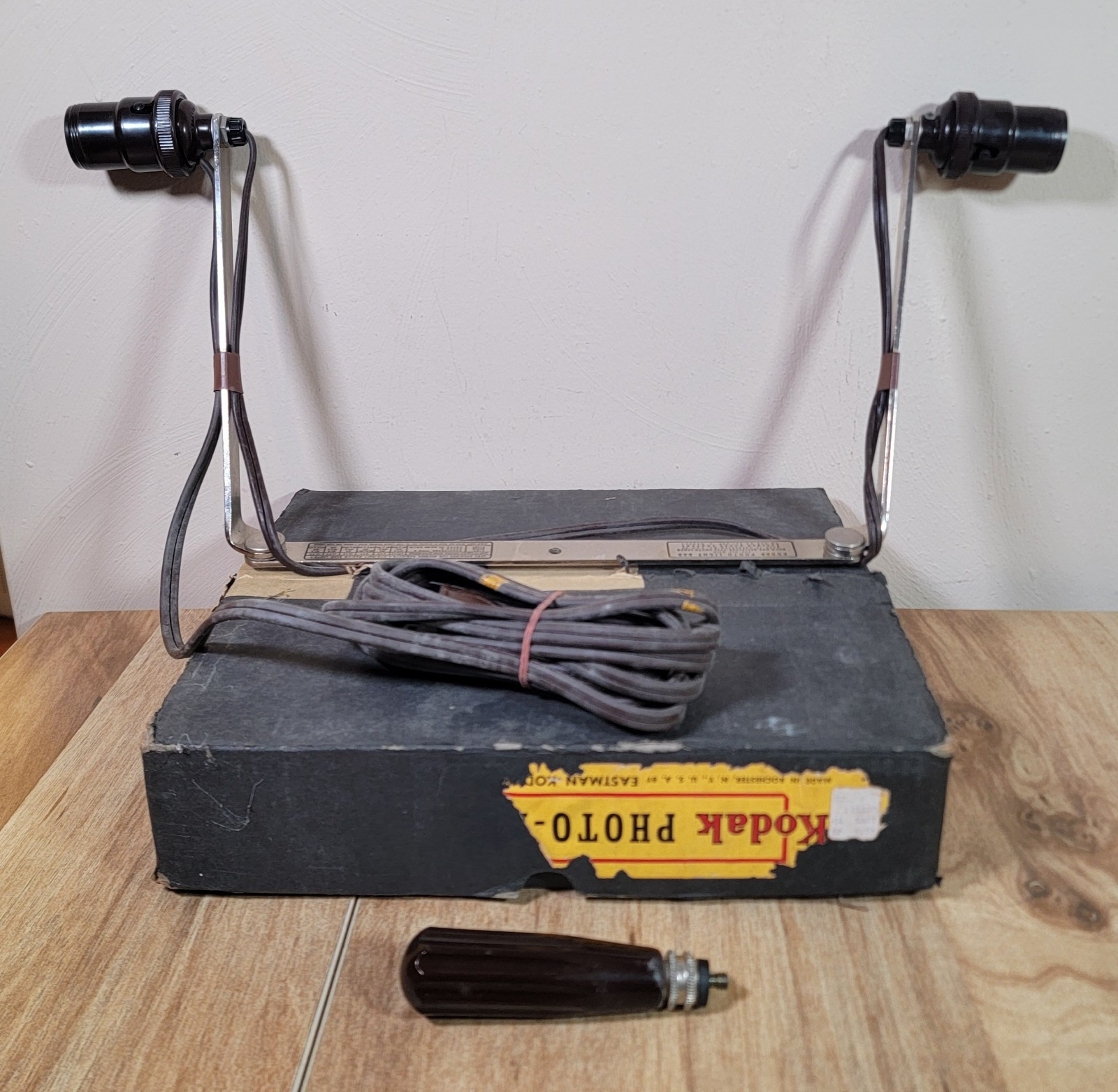 Vintage Kodak 2 Lamp Movie Light Bar & New Open Box
