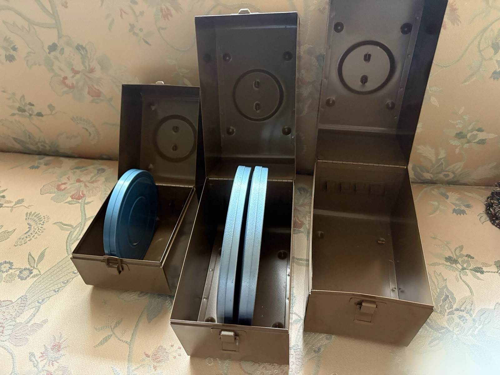 Super 8 MM Empty Metal Film Carry Cases / Boxes / Cans – 1- 5″ and 2- 7″