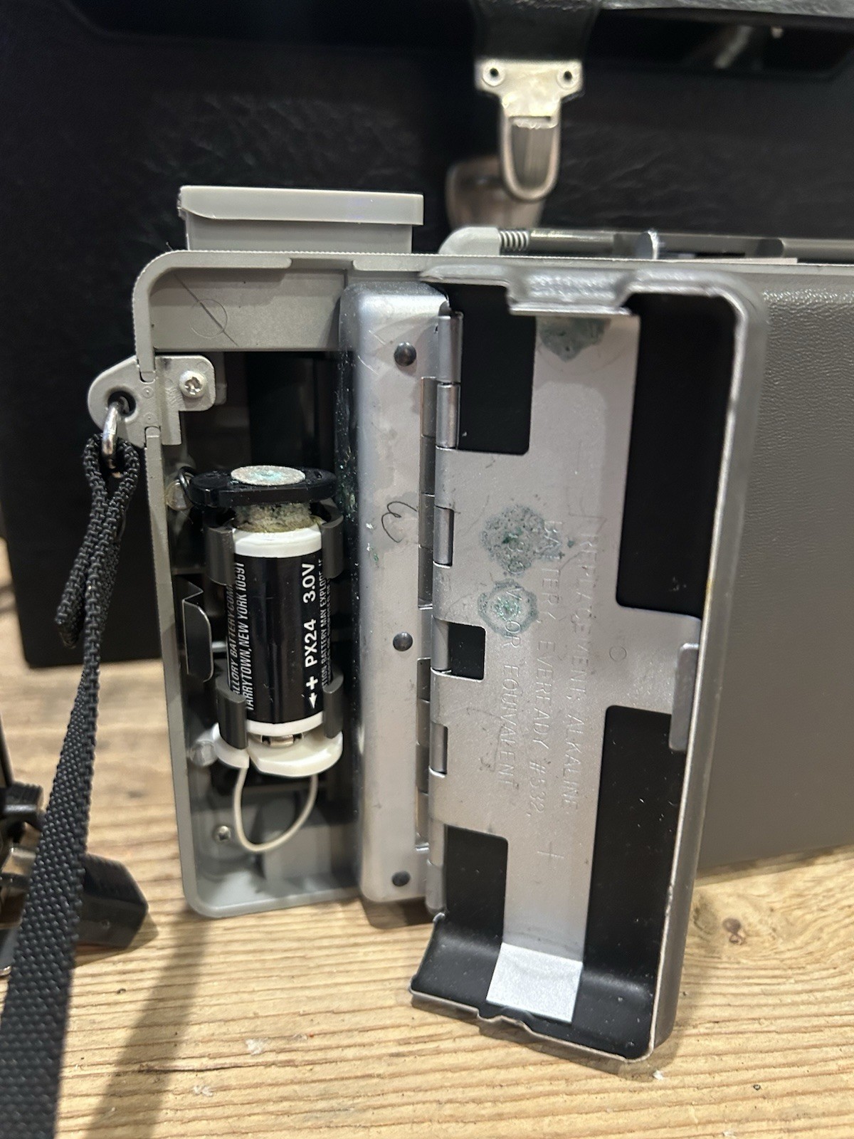 VTG Polaroid Automatic Land Camera 440 Manual Close Up Kit Carry Case Untested