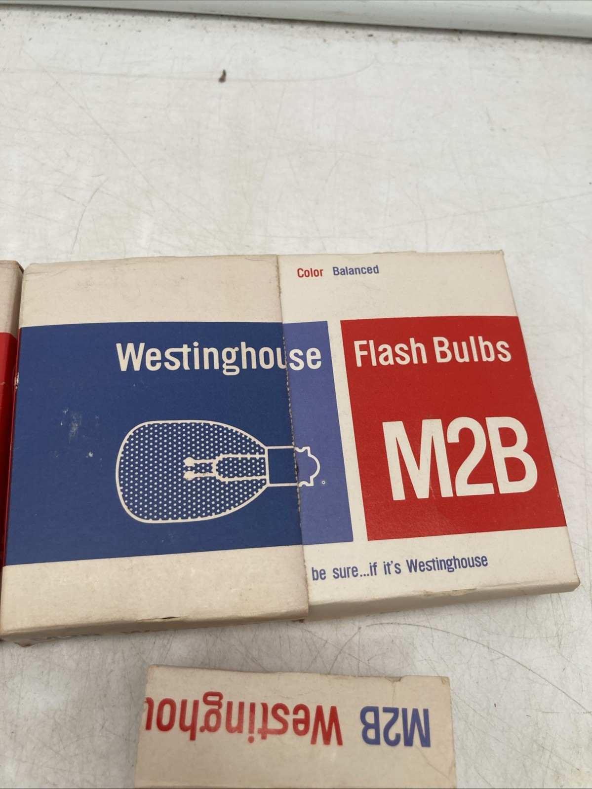 Vintage NEW Old Stock LOT of 30 Westinghouse M2B FLASH BULBS