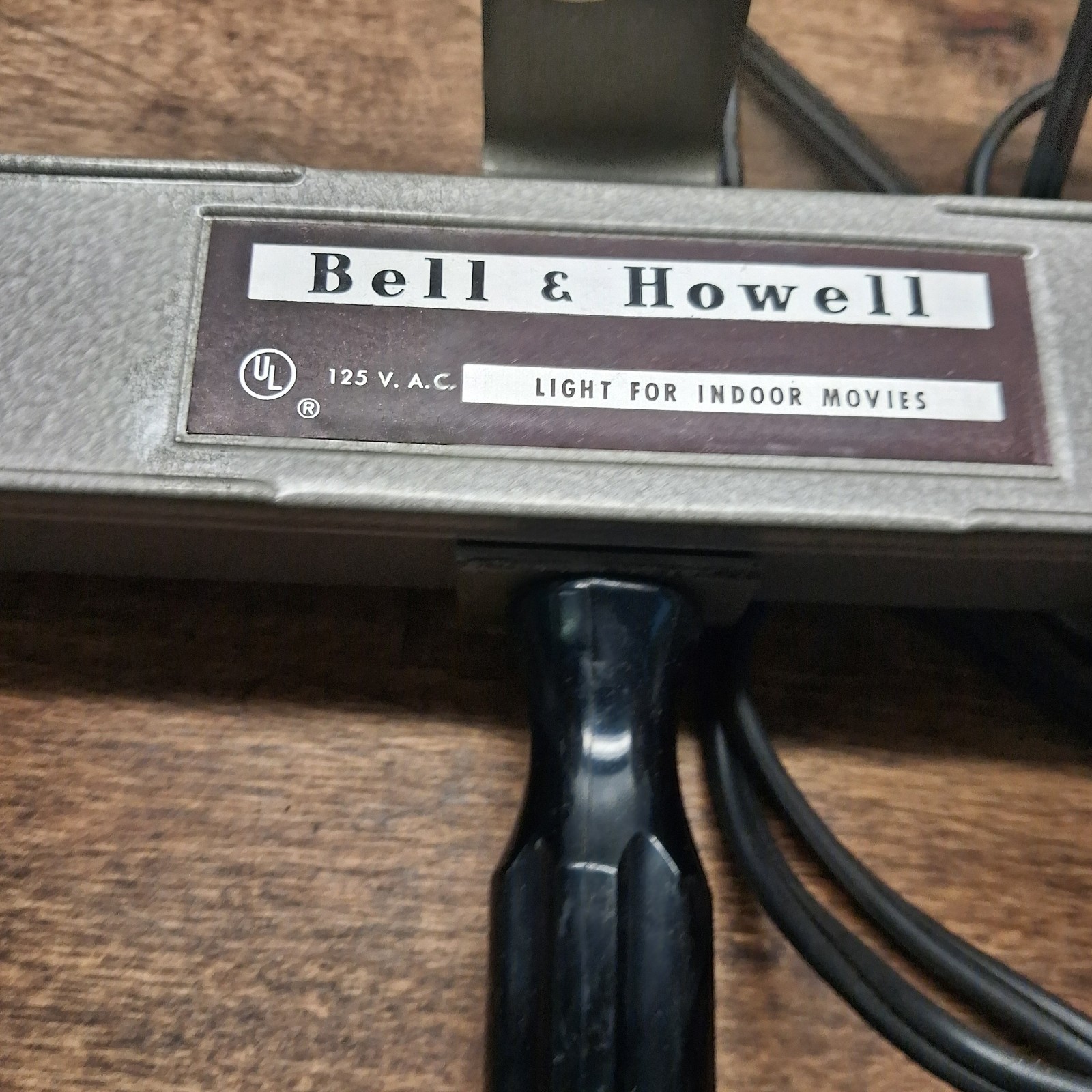 Vintage Bell & Howell Indoor Movie Light Bar With Bulbs *TESTED WORKS