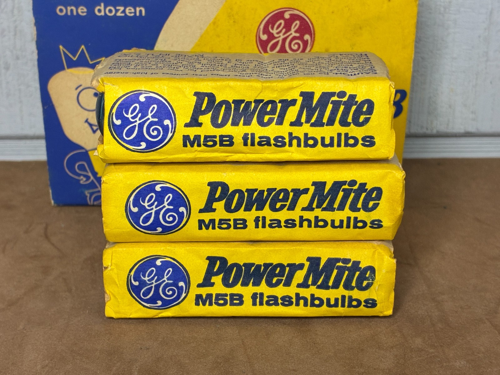 Vintage GE Power Mite M5B Blue Flashbulbs w/ Zirconium Foil ~ NOS ~ 12 Bulbs