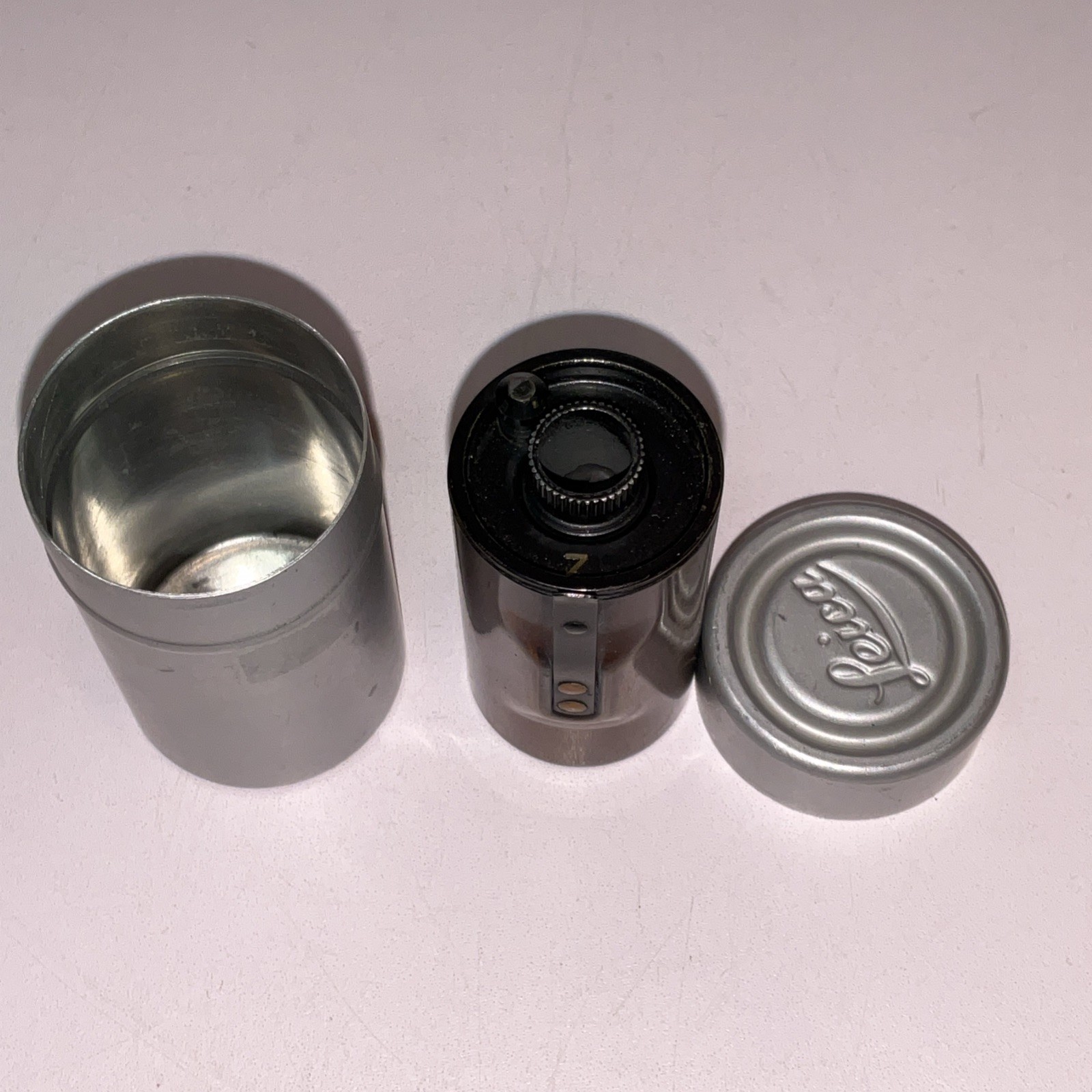 Vintage Leica Leitz Wetzlar Germany Reloadable 35mm Film Cassette w/ Metal Case