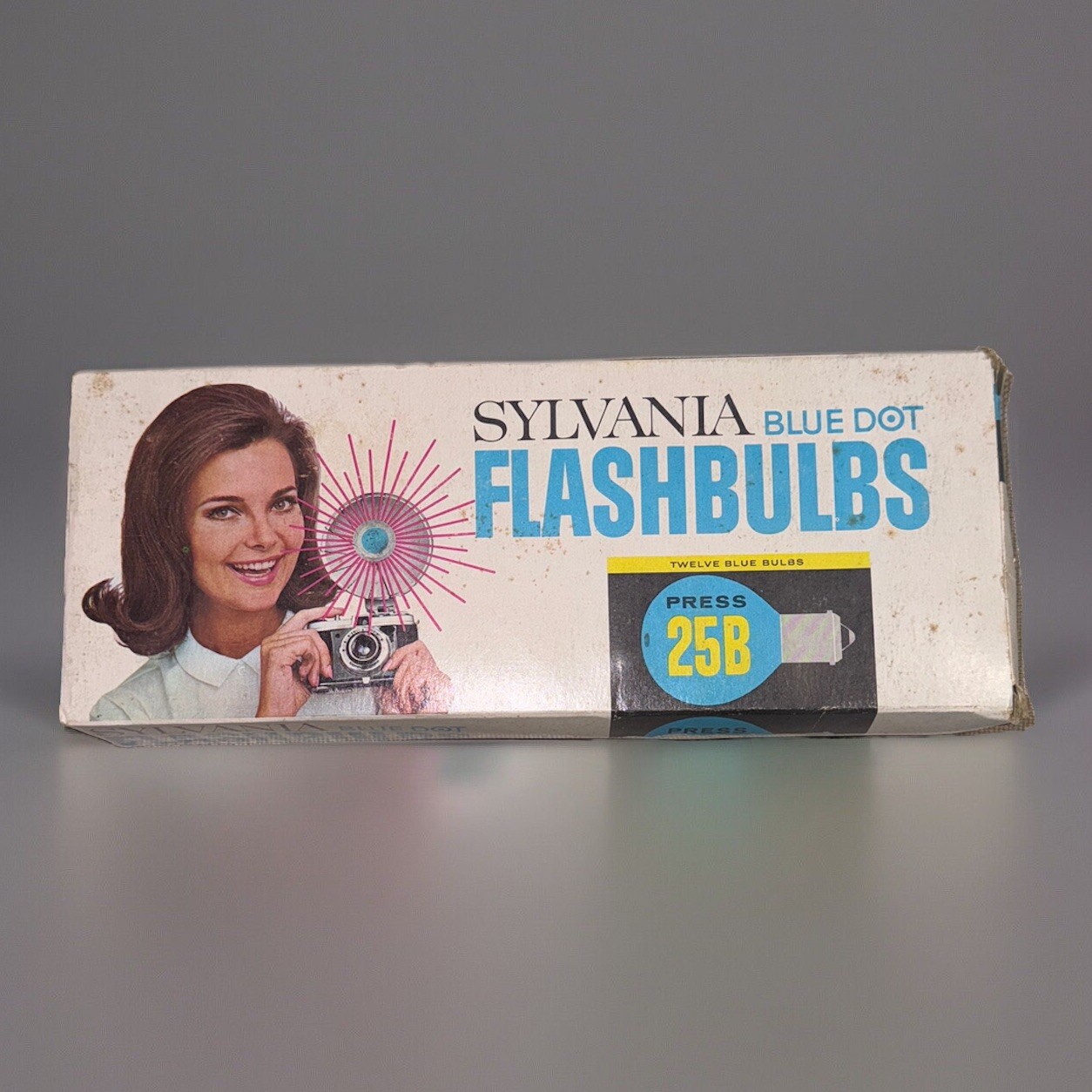 Vintage SLYVANIA BLUE DOT FLASHBULBS 25B, 12/pack