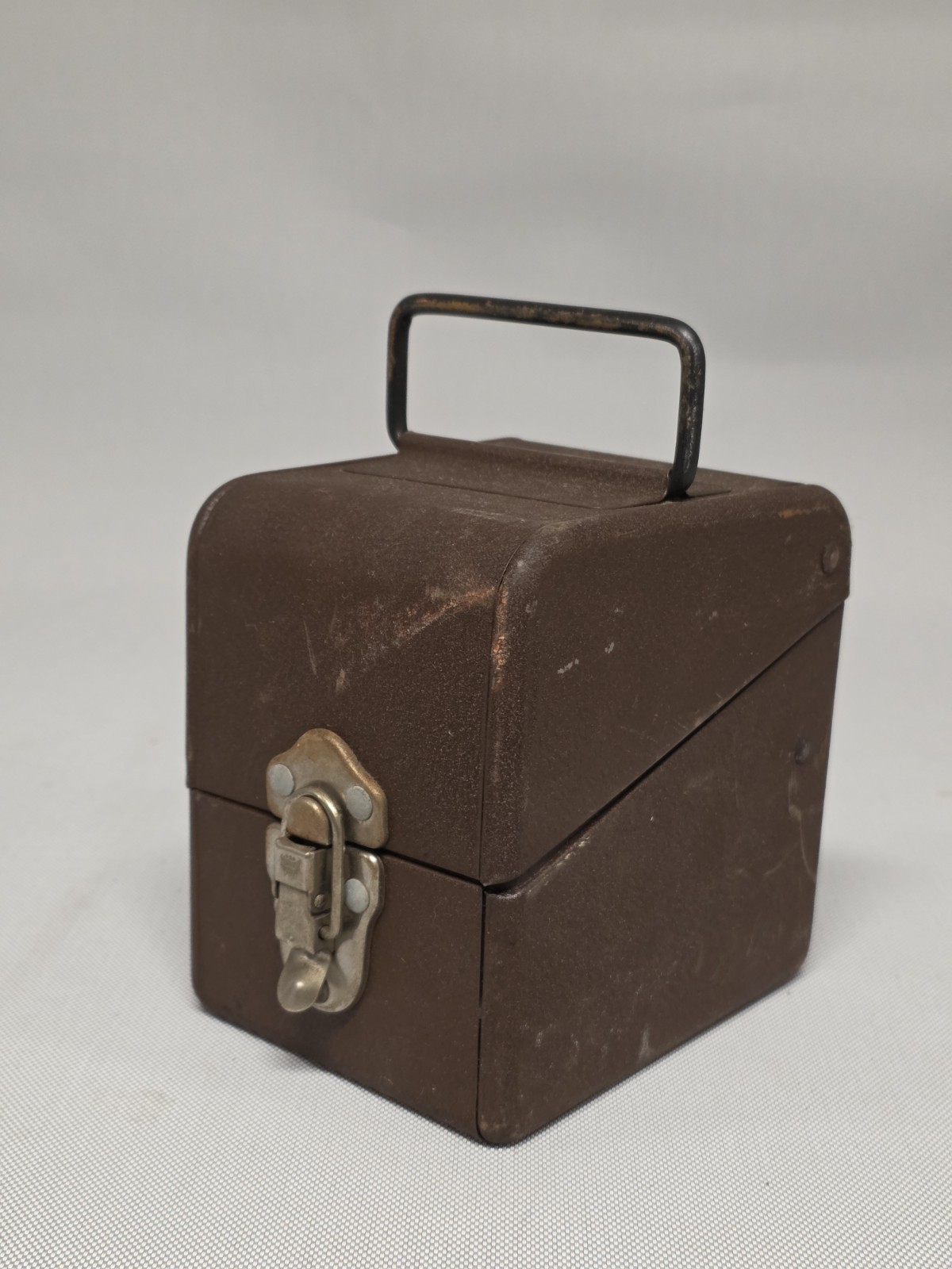 (2) VTG Simonsen Metal Products Reel Storage Film Cases 8mm Brown W/Contents (7)