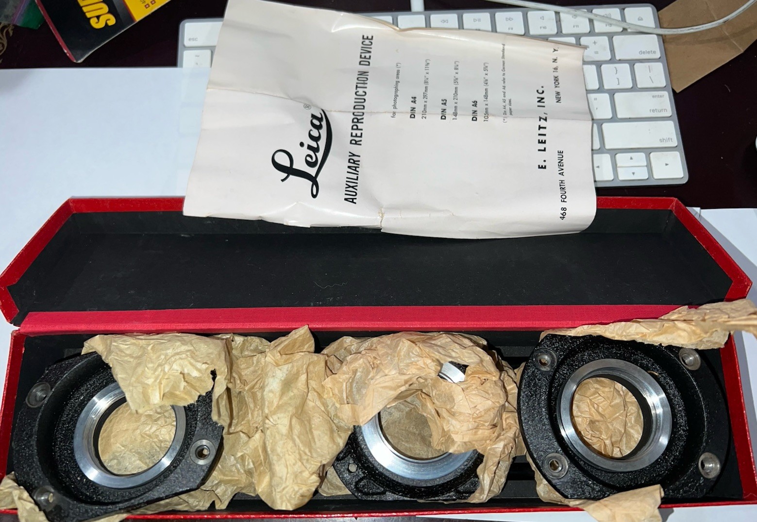 LEICA AUXILIARY REPRODUCTION DEVICE w/ORIGINAL BOX, STAND, INSTRUCTIONS-1953 NOS