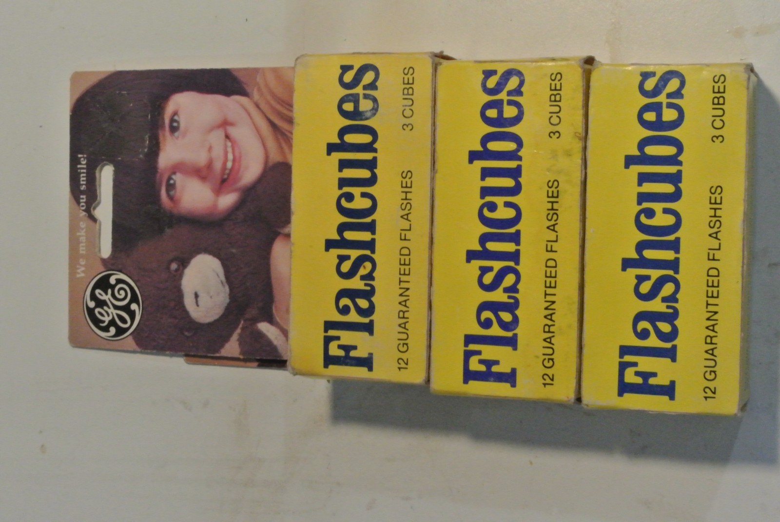 Vintage GE Flash Cubes General Electric NEW OLD STOCK Made In USA 3 x 3 cubes