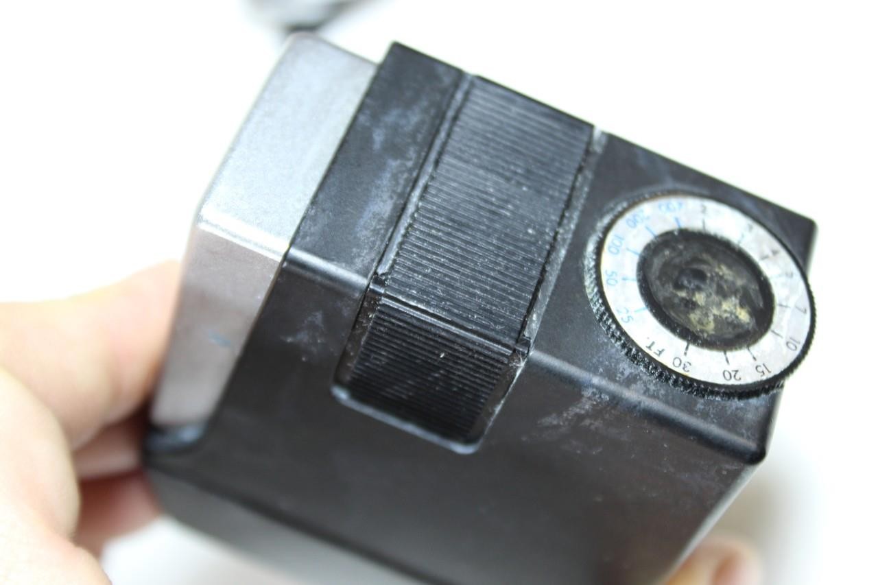 Honeywell Pentax 3/21 Spot Exposure Meter & Strobonar 100 Hot Shoe Flash AS-IS