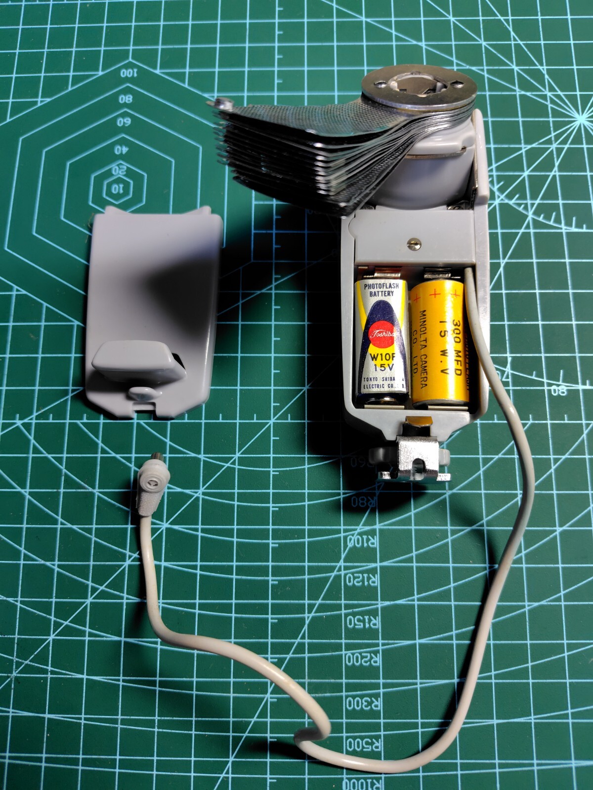 【AS-IS】Vintage Minolta Flash Gun Deluxe II（for AG,Philip Type, Swan Type Bulbs）