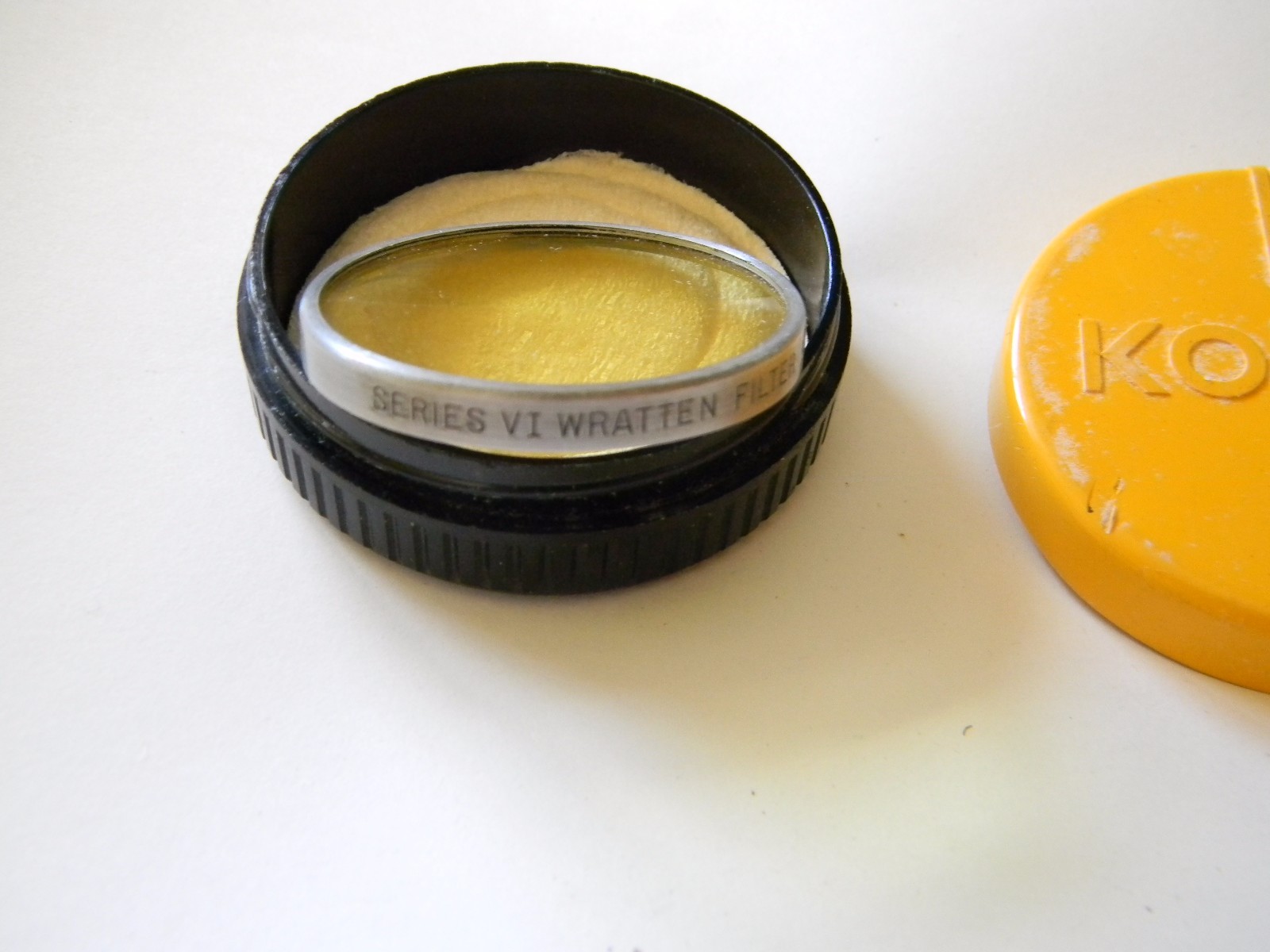 Kodak Wratten Filter – Series VI — With Case