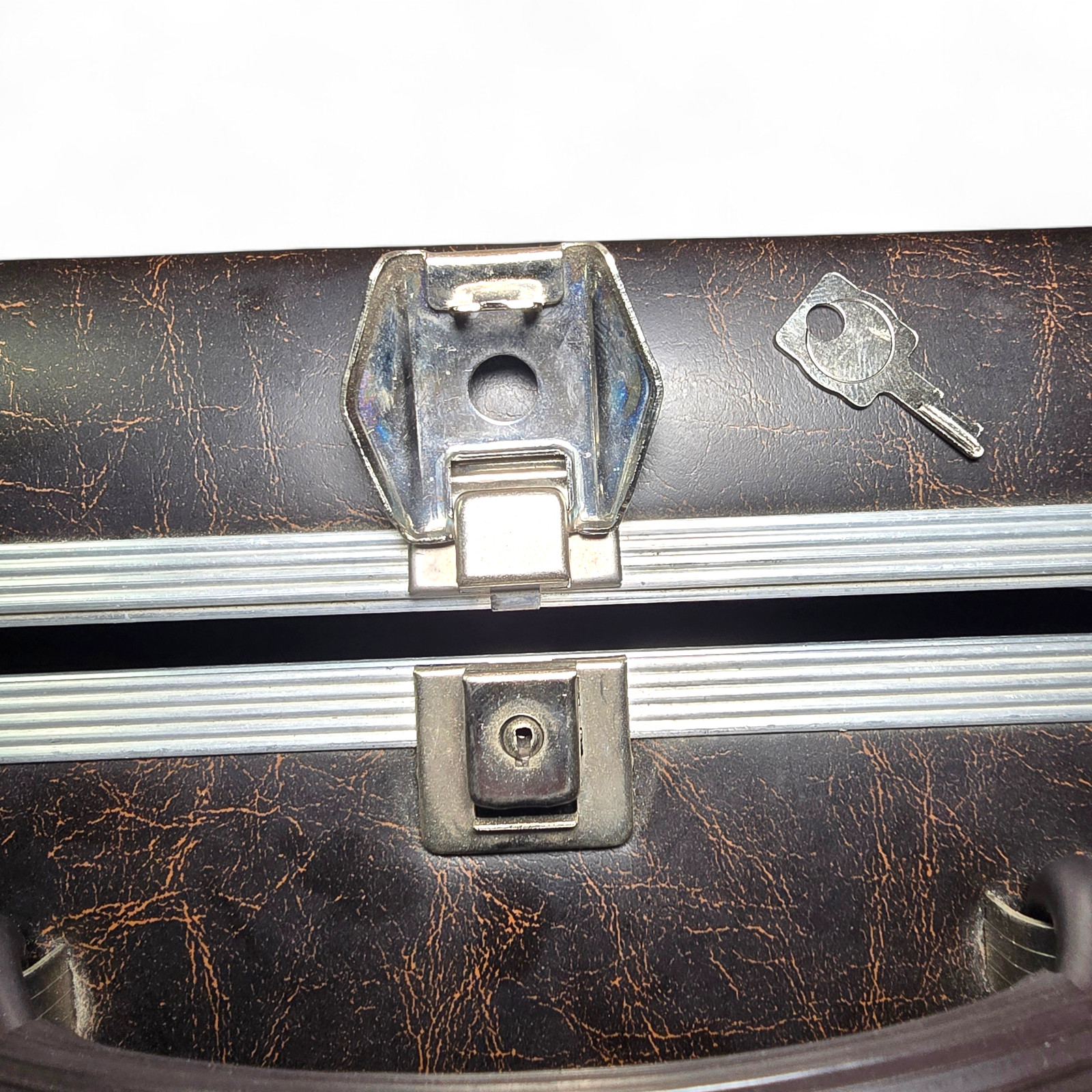 VTG Brown Vinyl Film Reel Storage Case w/ 12 Slots, Foam Inserts & Locking Clasp