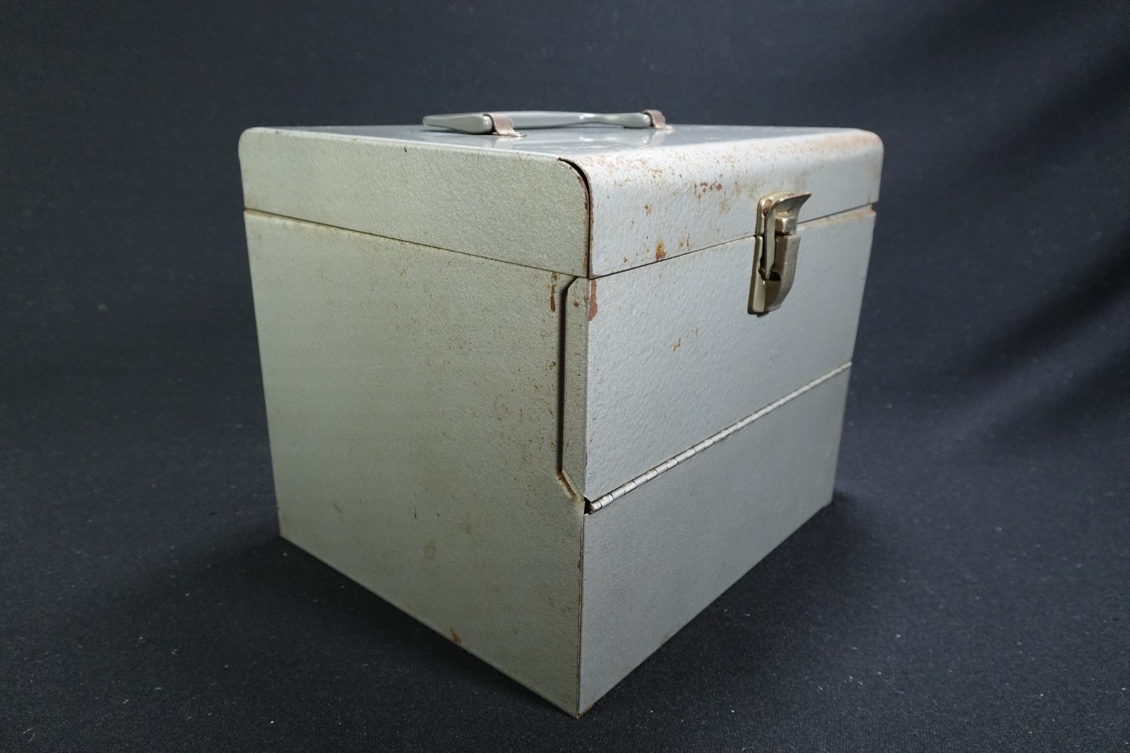 1960 Logan De Luxe Movie Reel Chest 11 – 8MM Cans/ EmptyContainers Only No Reels