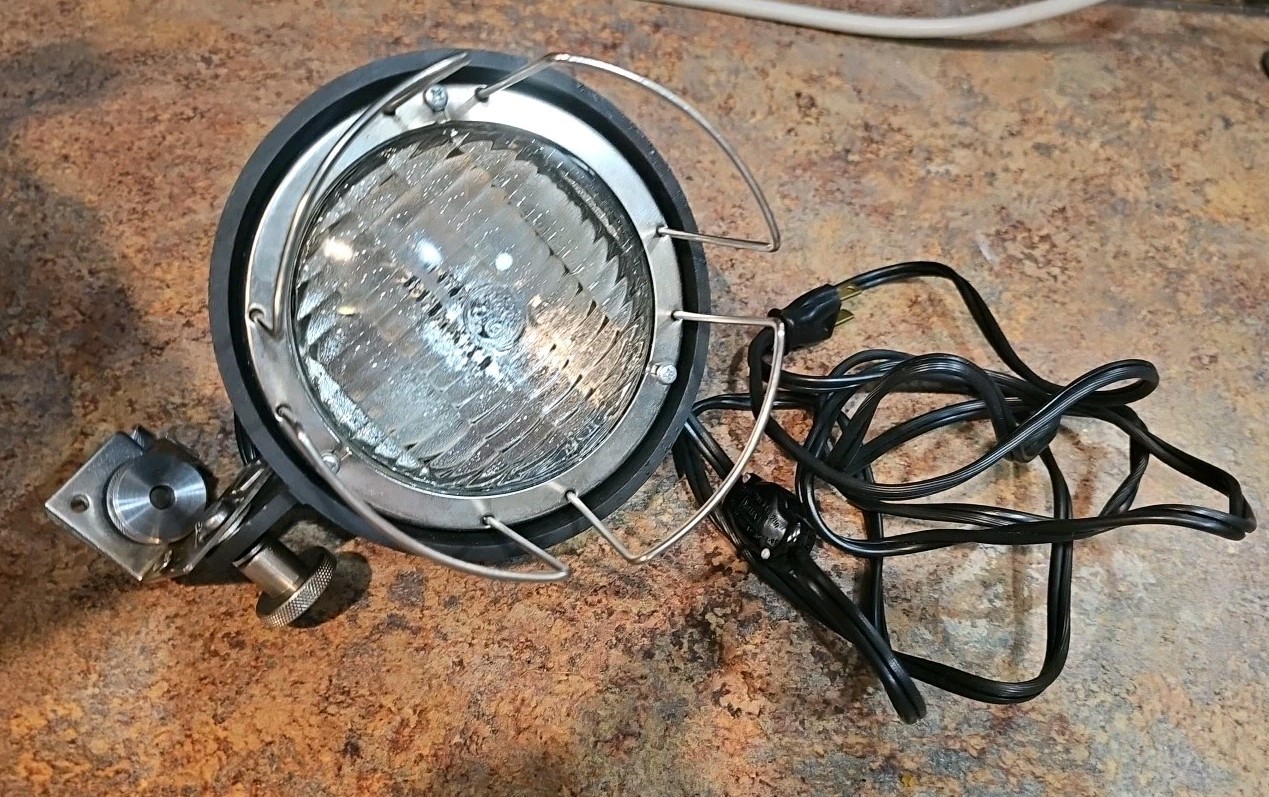 Harwood XR250 Sealed Beam Camera Light For Use With ASA 40 & 160 Color Film