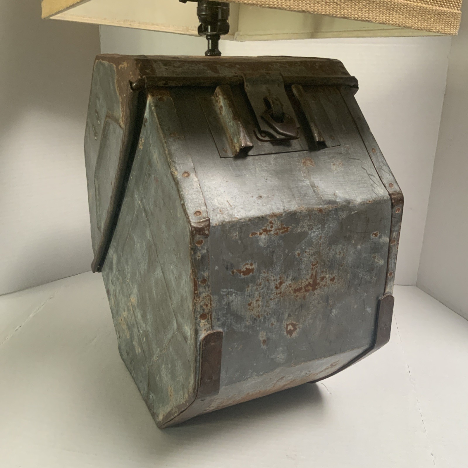 Vintage Allied Artists film transport Reel case 20th Century Lamp – Very Rare