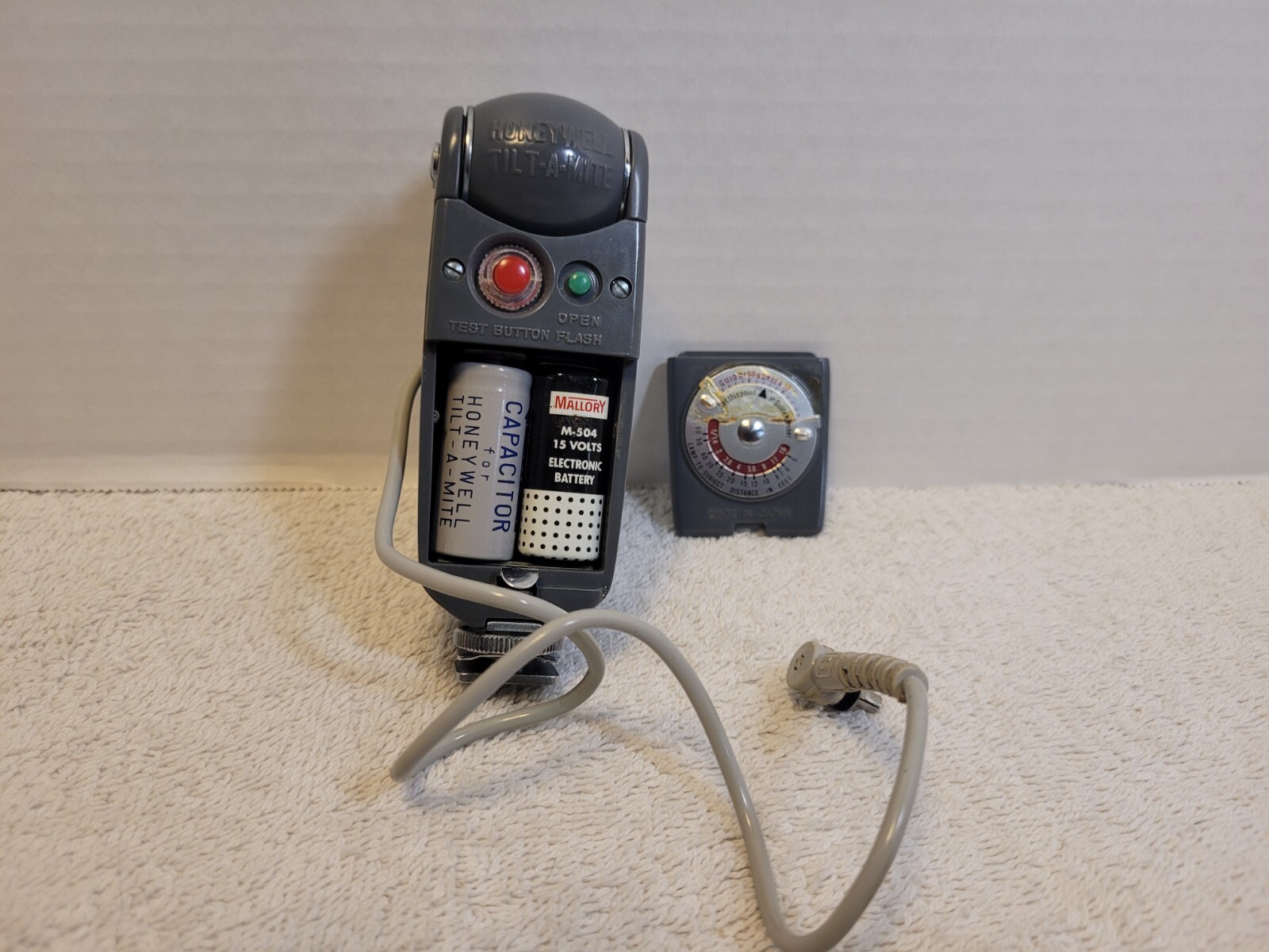 VTG Honeywell Tilt-A-Mite Camera Collapsible Fan Style Flash Unit Japan UNTESTED