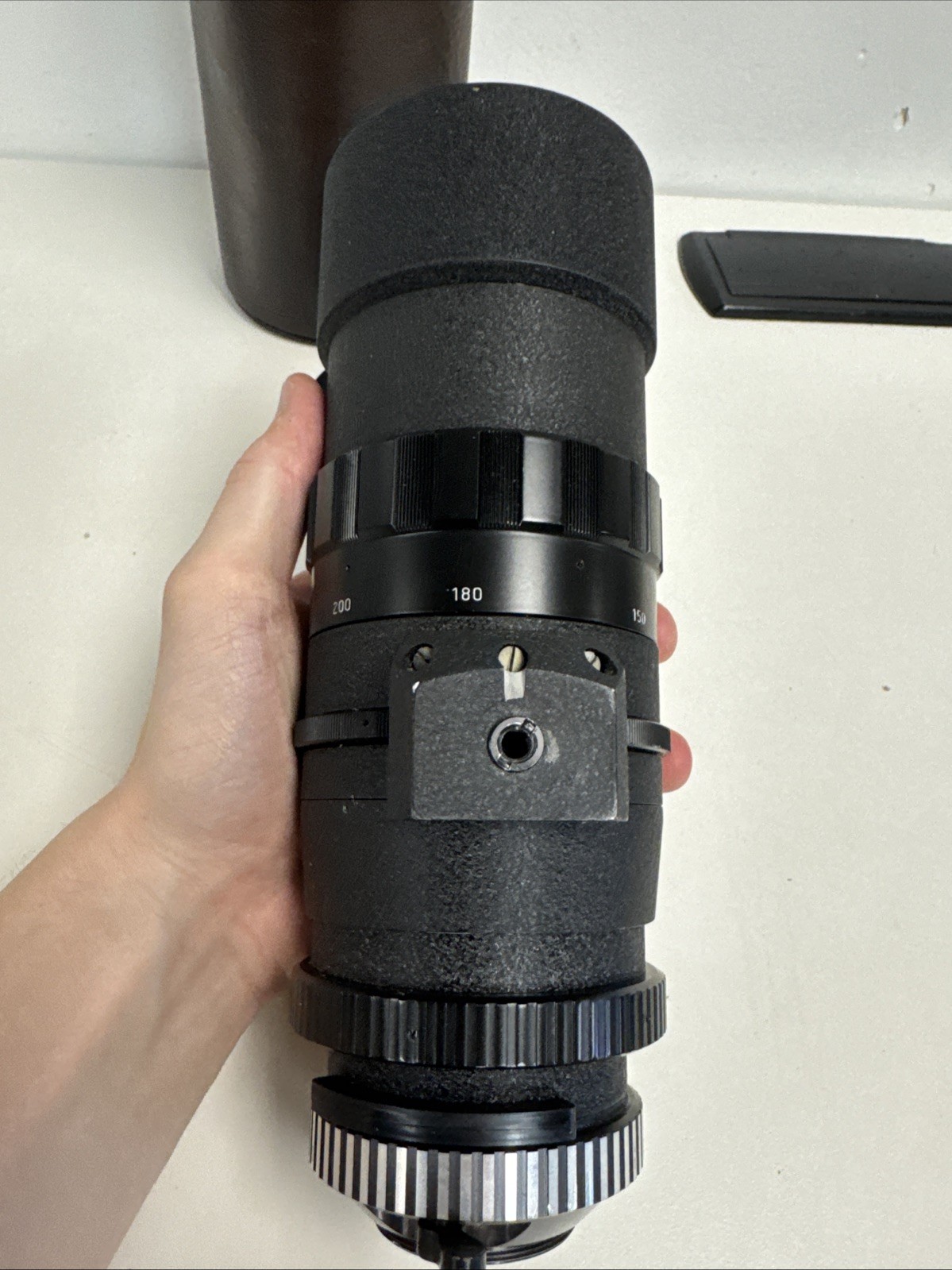 Enna Munchen tele-zoom lens 1:4 85-250mm original leather keeper