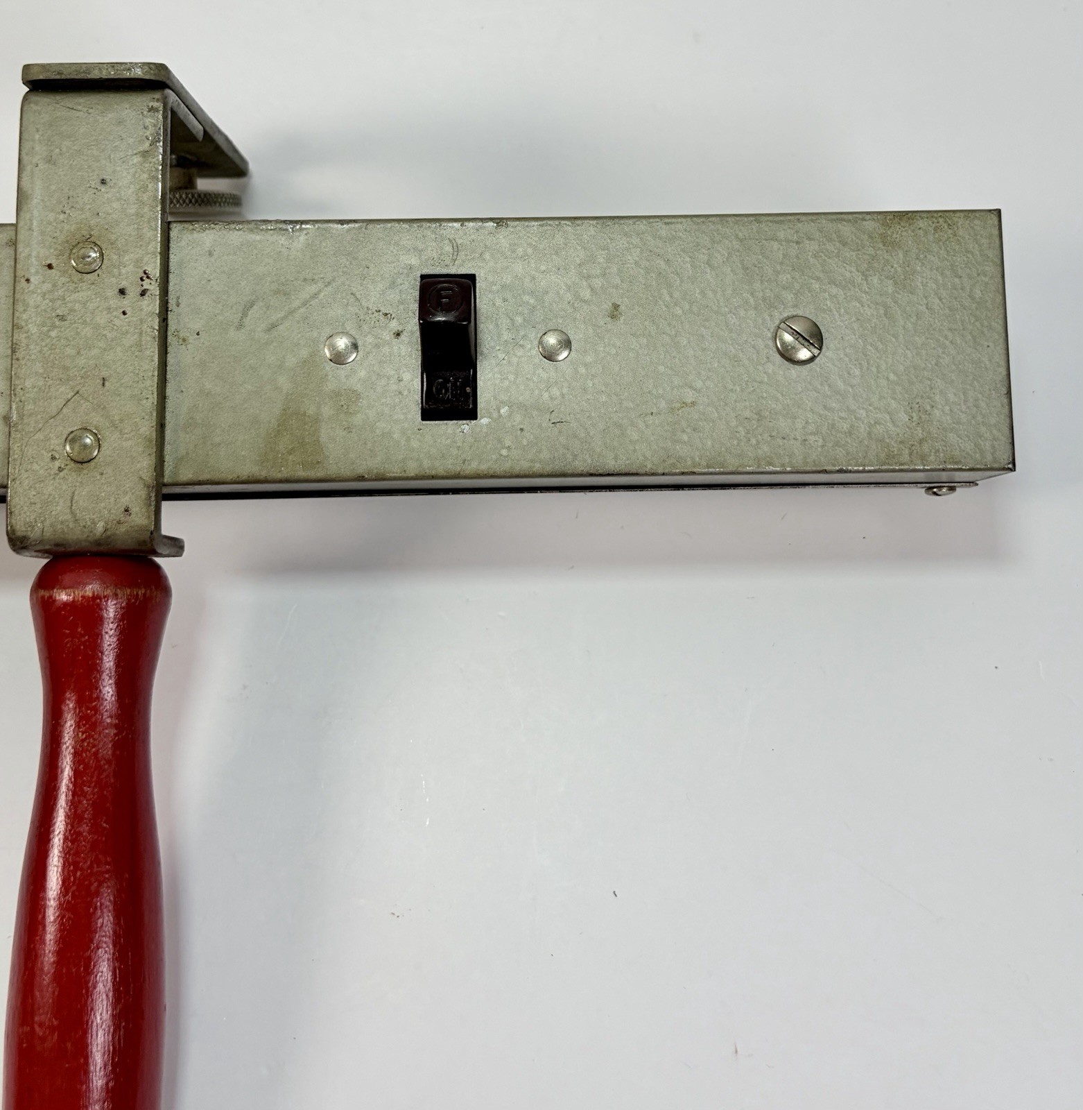 Vintage Holiday Cat. 2200 Movie Camera Light Bar Dual Lamp Red Handle Tested