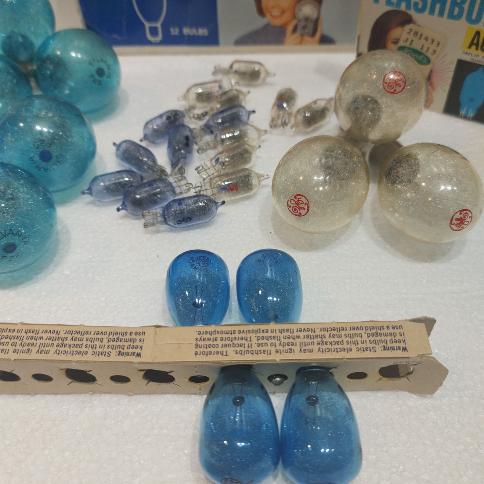 Large Lot ~ Vintage SYLVANIA/GE Flash Bulbs ~ M2B ~ AG1B ~ Blue Dot ~ P2S