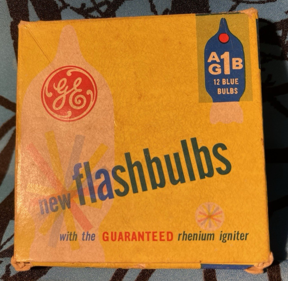 Vintage Flashbulbs GE AG-1B Original Box (Partial 8 Bulbs)