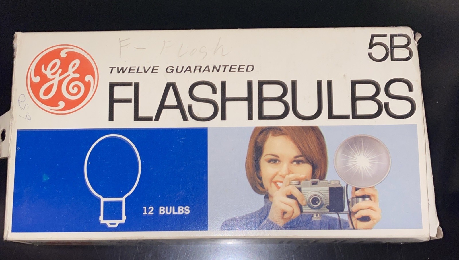 VINTAGE GE FLASHBULBS 5B BLUE TOP CAMERA 12 PCS ORIGINAL BOX