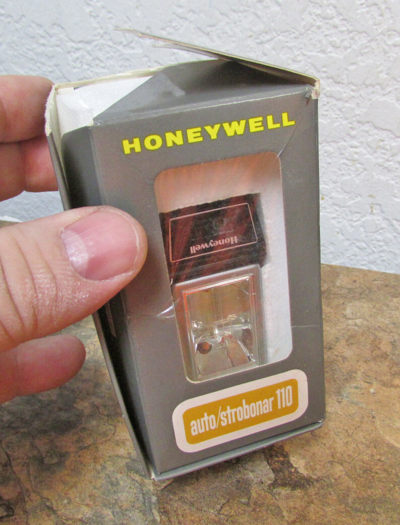 Vintage Honeywell Auto / strobonar 110 camera flash, original box & instructions