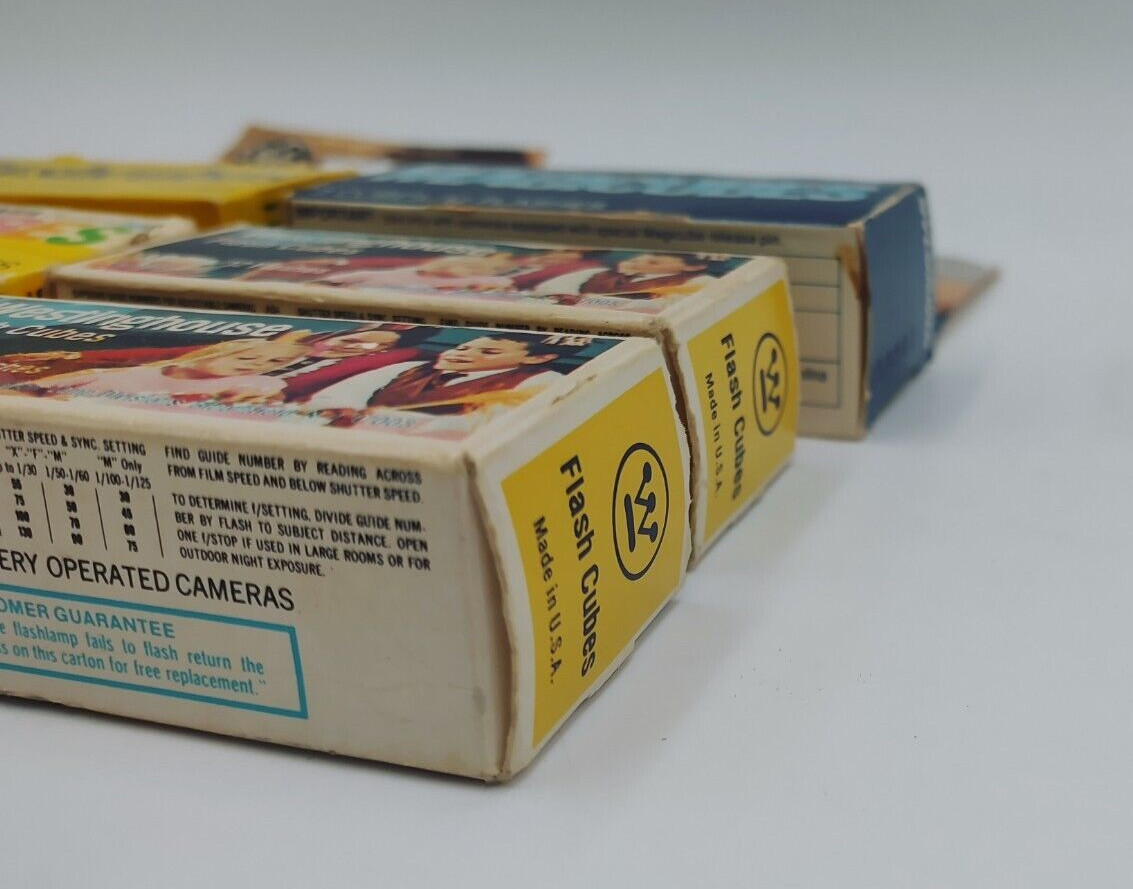 Vintage Lot 1 Sylvania, 1 sylvania blue dot, 1 GE, 3 Westinghouse Flashcubes
