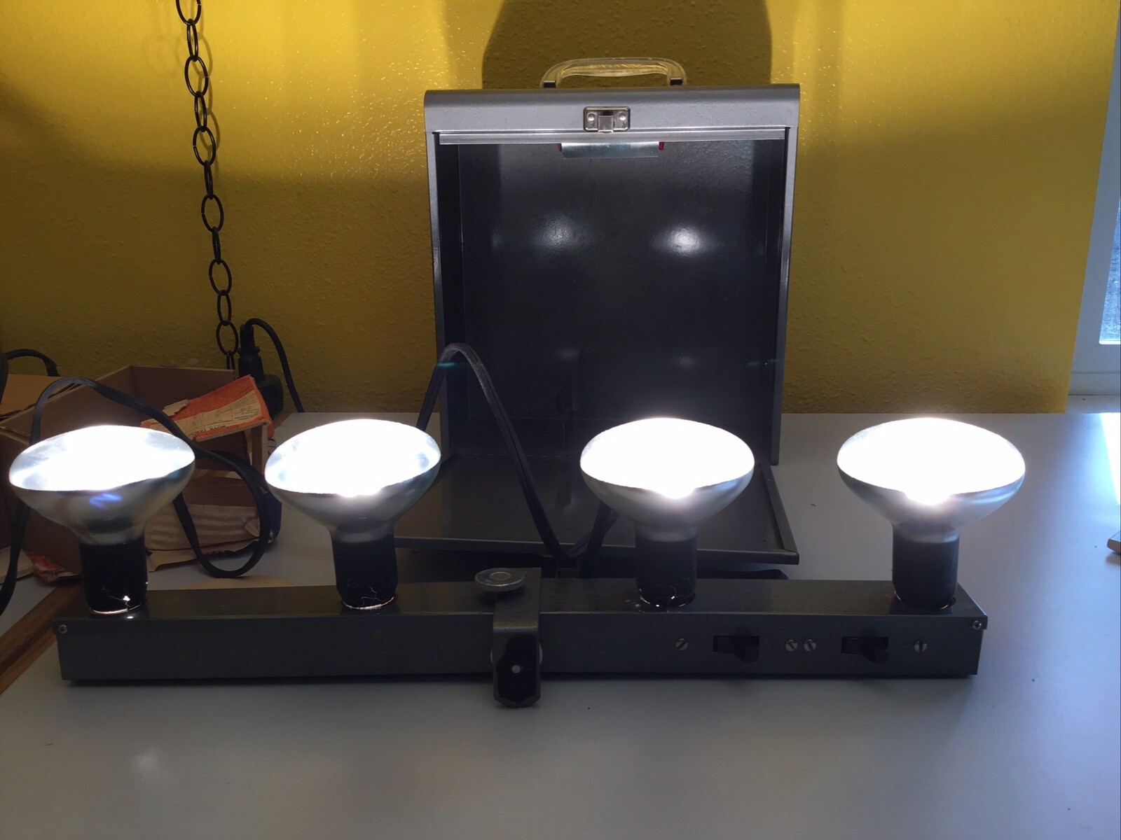 Vintage Tower Sears Roebuck Photo Movie Light Bar 6673 w/bulbs