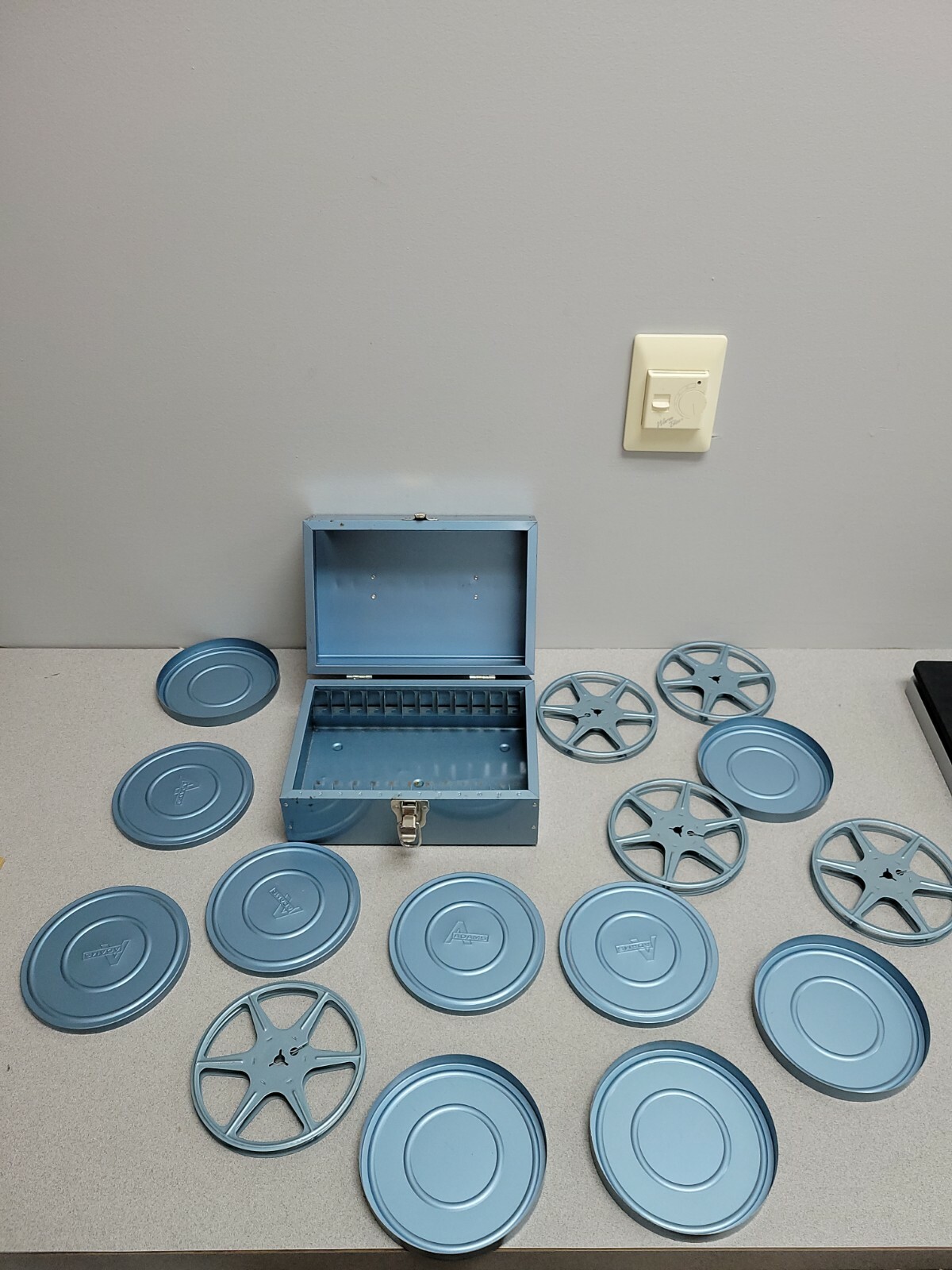 5 Film Metal Cases & Reels in Portable Holder Box Blue
