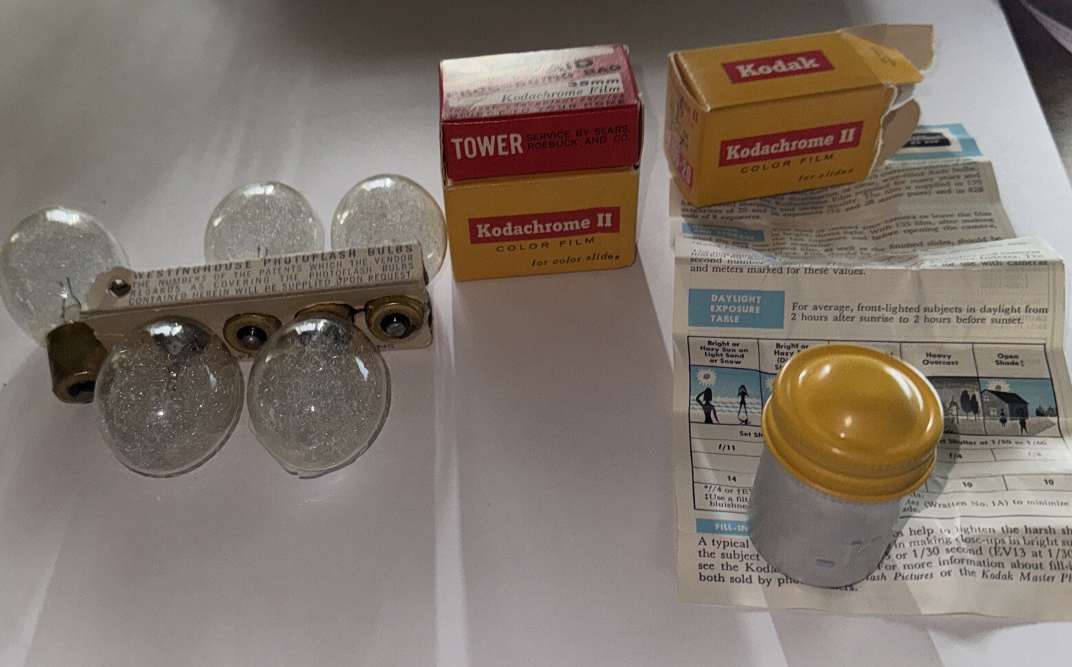 VINTAGE LOT Kodachrome ii Color film & Return Processing Bag & 5 photoflash bulb