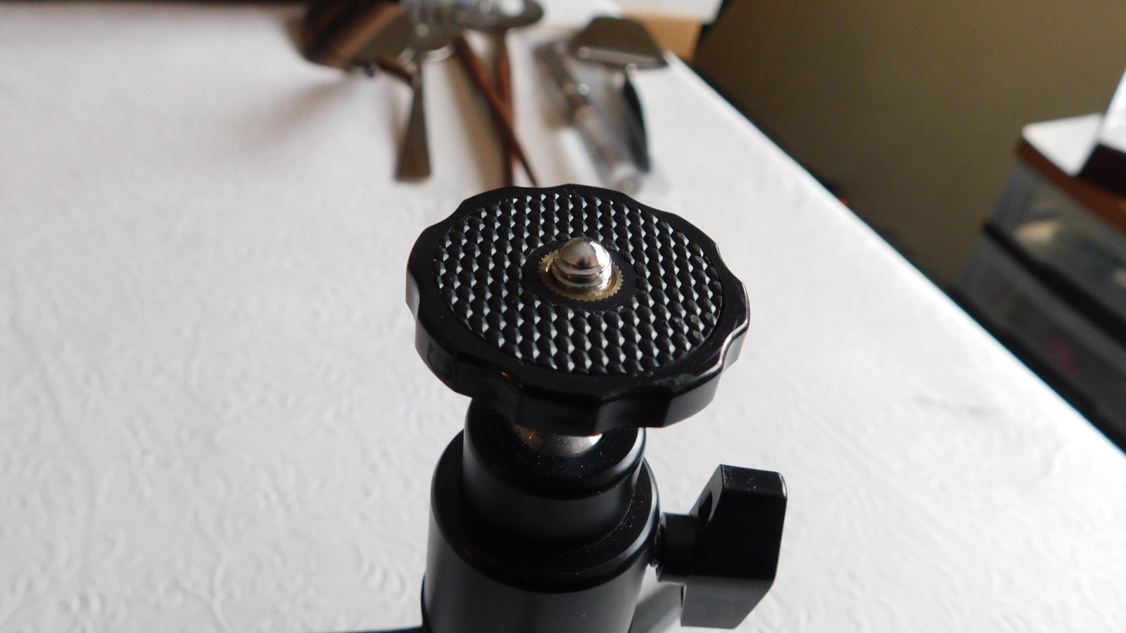 VINTAGE LEITZ WETZLAR GERMANY TABLE TOP CAMERA TRIPOD – VERY NICE!