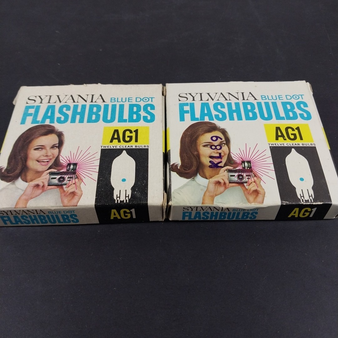 Vintage Sylvania Flashbulbs Blue Dot # AG1 22 Bulbs Total