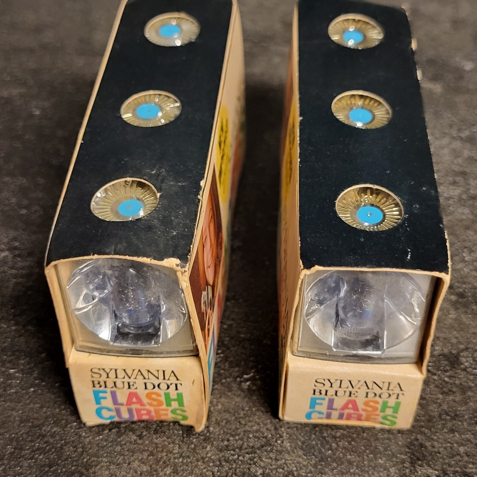 VINTAGE LOT OF 2 THREE PACKS SYLVANIA BLUE DOT FLASHCUBES 24 FLASHES Total NEW