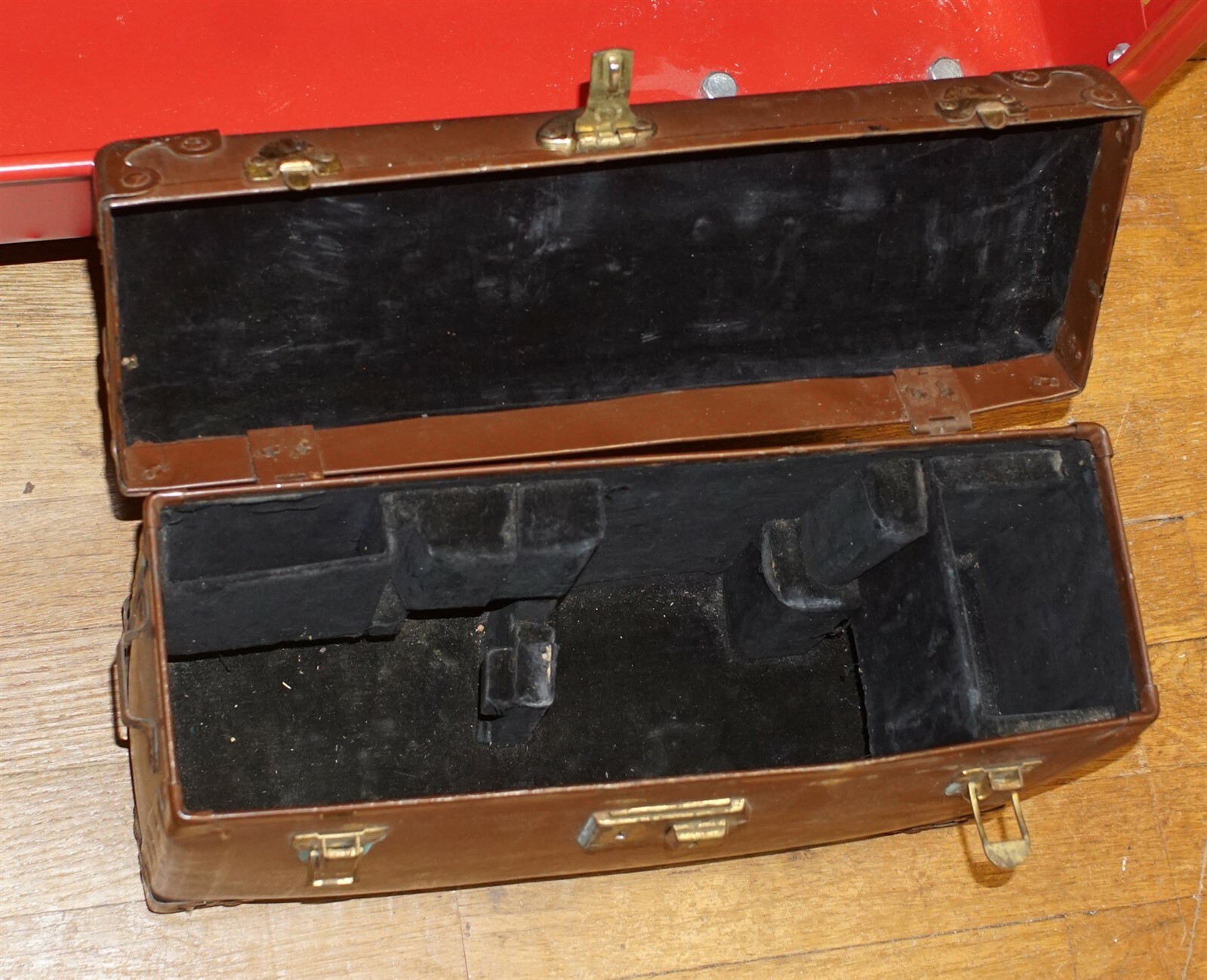 Vintage Metal Case to 2 1/4 x 3 1/4 Graflex Camera Outfit