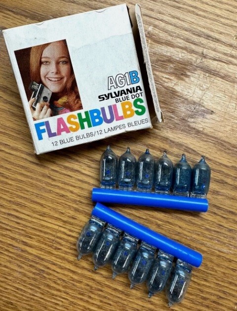 Vintage Sylvania Flashbulbs Blue Dot # AG1B 24 Bulbs in Package New Open Box
