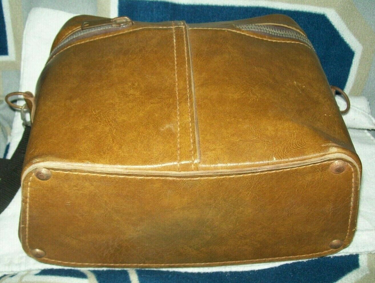 Vtg. COATS CLARKS 1970’s Leather Brown CAMERA Sewing Case 10.5x9x6 w/Felt Inside
