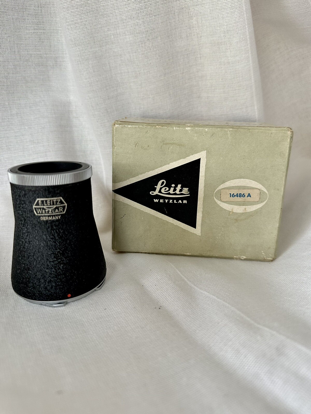 Ernst Leitz Wetzler Leica LVFOO Vertical Magnifier.