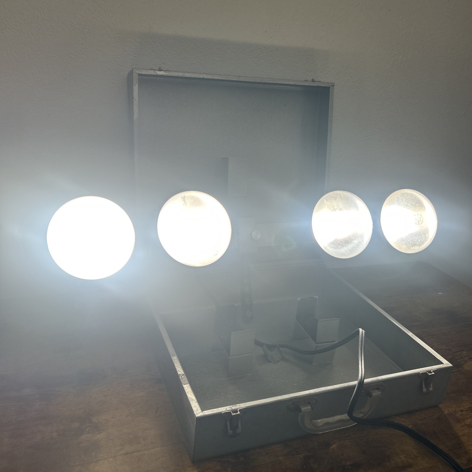 CHICAGO KITCHENWARE 8MM 16MM FILM CAMERA LIGHT BAR COLLAPSIBLE – TESTED (Ex)