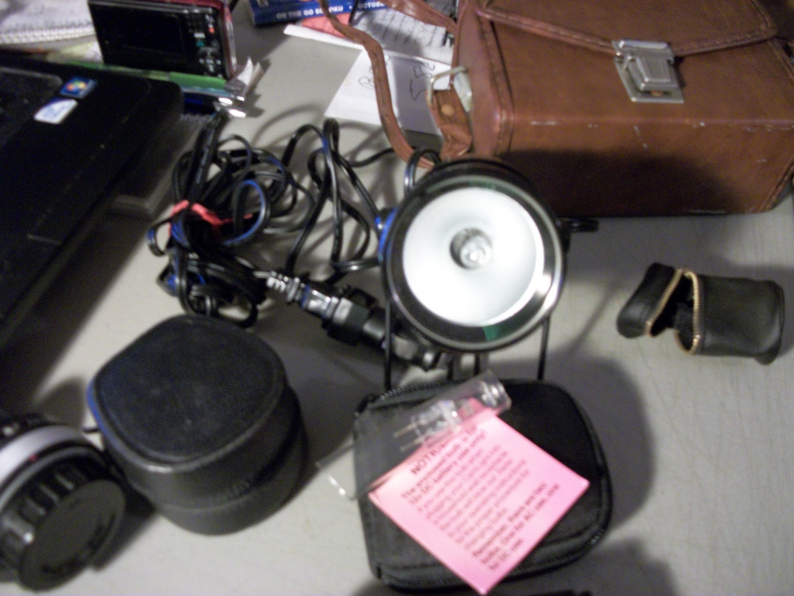 LOT OF ASSORTED CAMERA ACCESORIES VISTA STROBE , SIMA LIGHT , SAMIGON TELEPLUS +