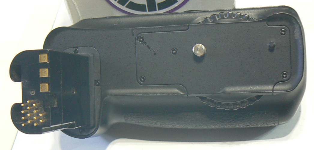 Nikon MB-D200 Multi Power Battery Pack Grip FOR REPAIR DD